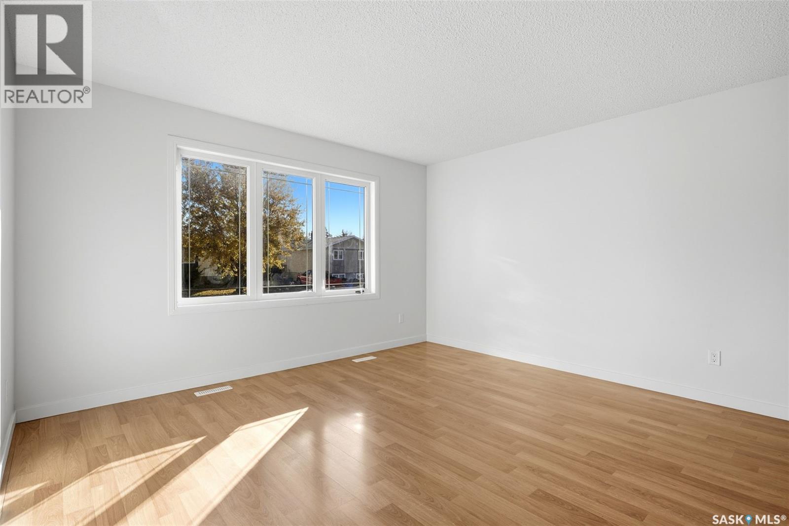 1014 Mawson Bay Property Photo 4