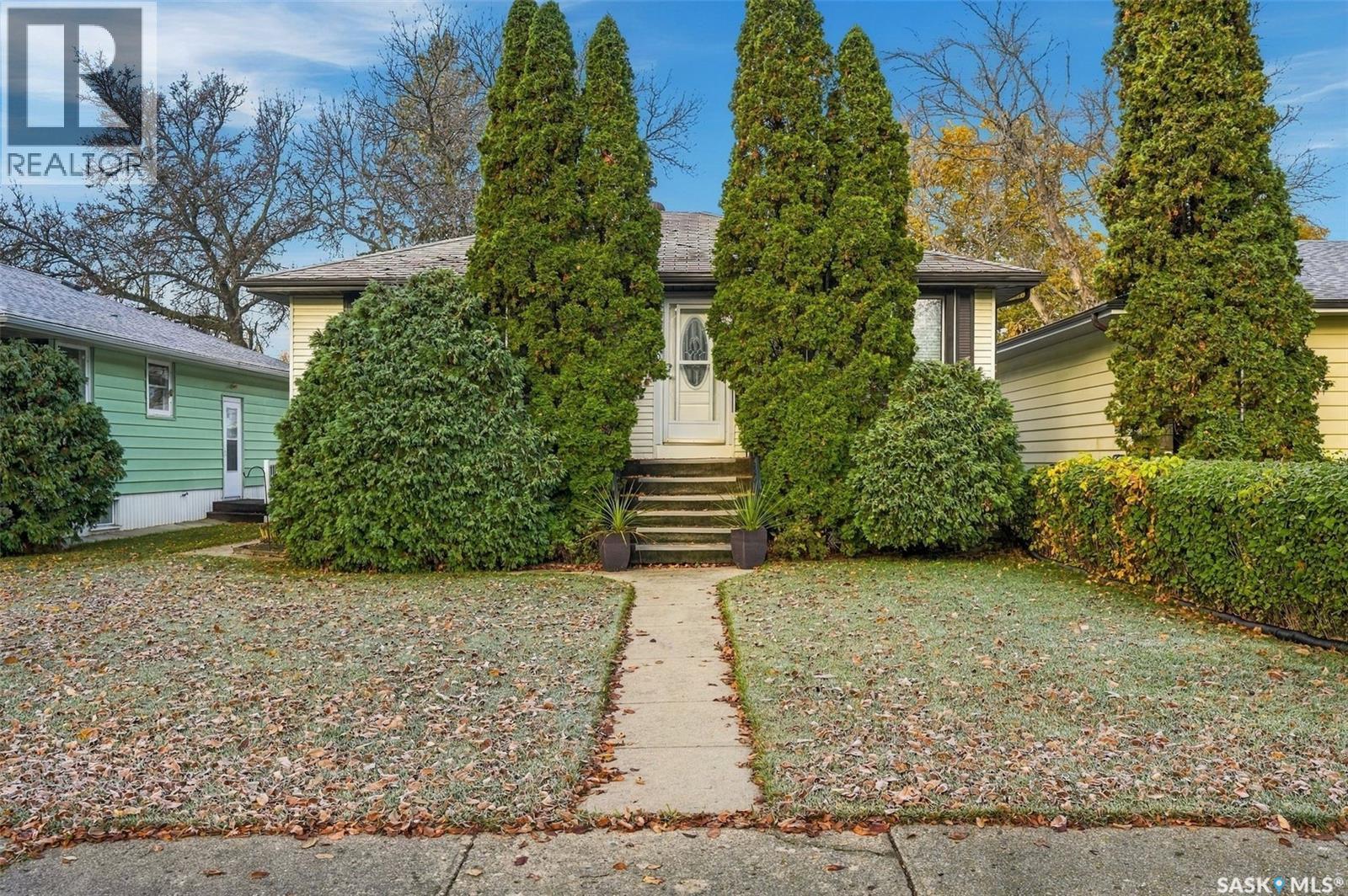 3030 Elphinstone Street Property Photo 1