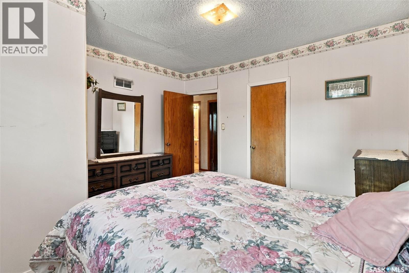 3030 Elphinstone Street Property Photo 11