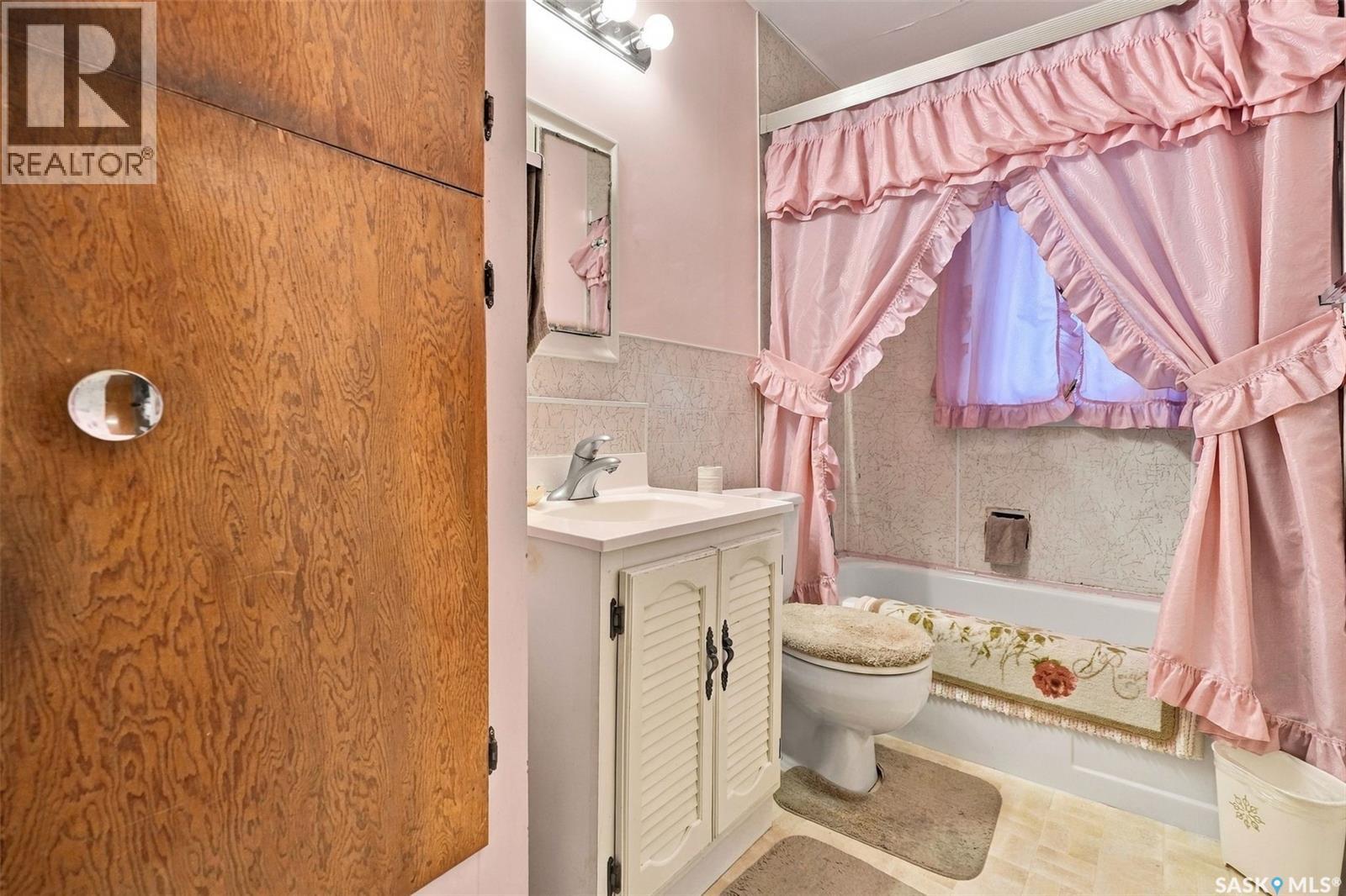 3030 Elphinstone Street Property Photo 14