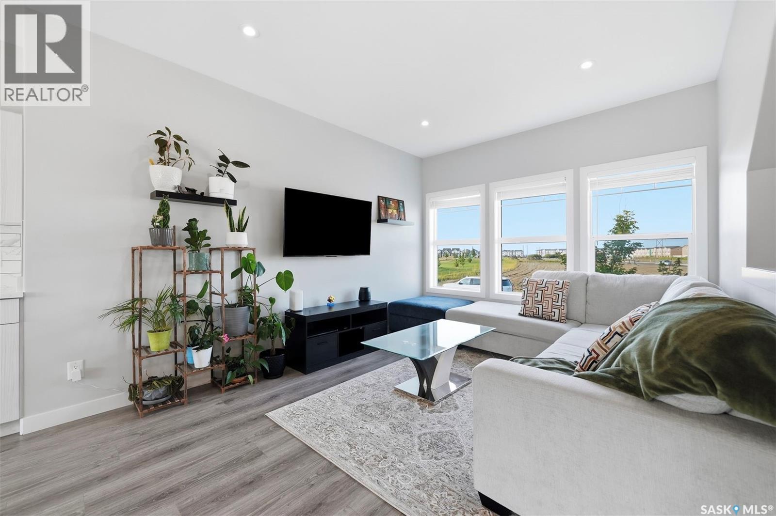 562 Stilling Way Property Photo 4