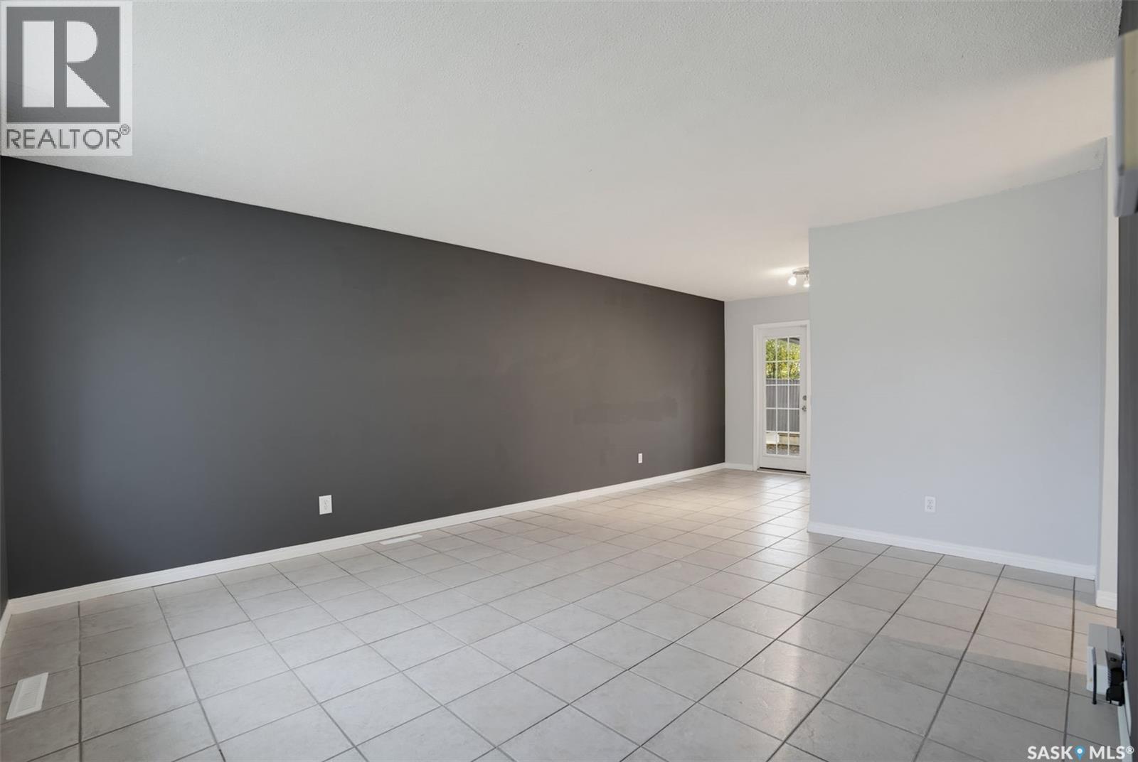 706 S Avenue N Property Photo 4