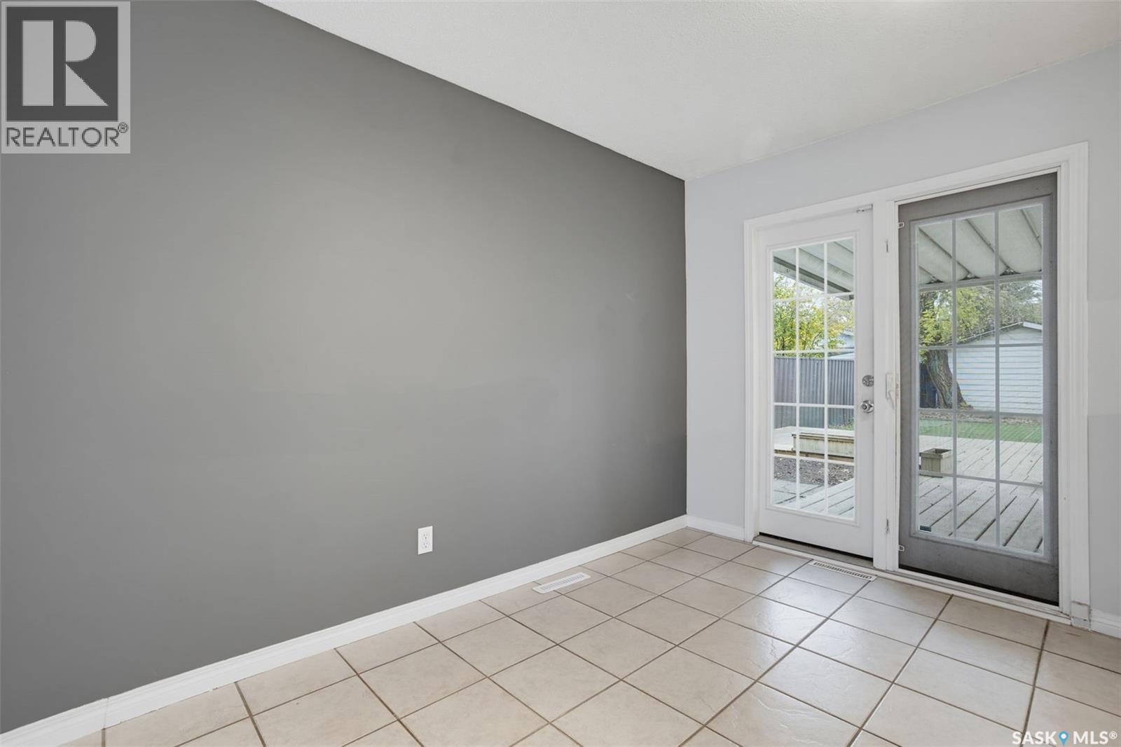 706 S Avenue N Property Photo 8