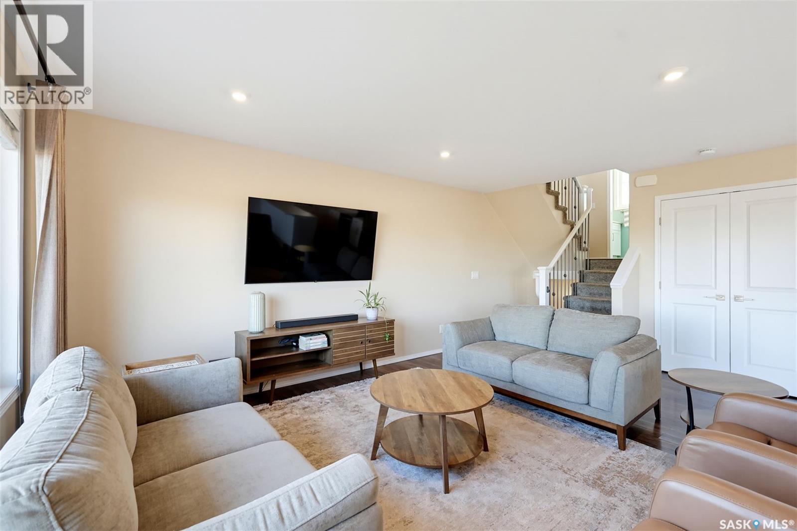 263 Eaton Crescent Property Photo 6