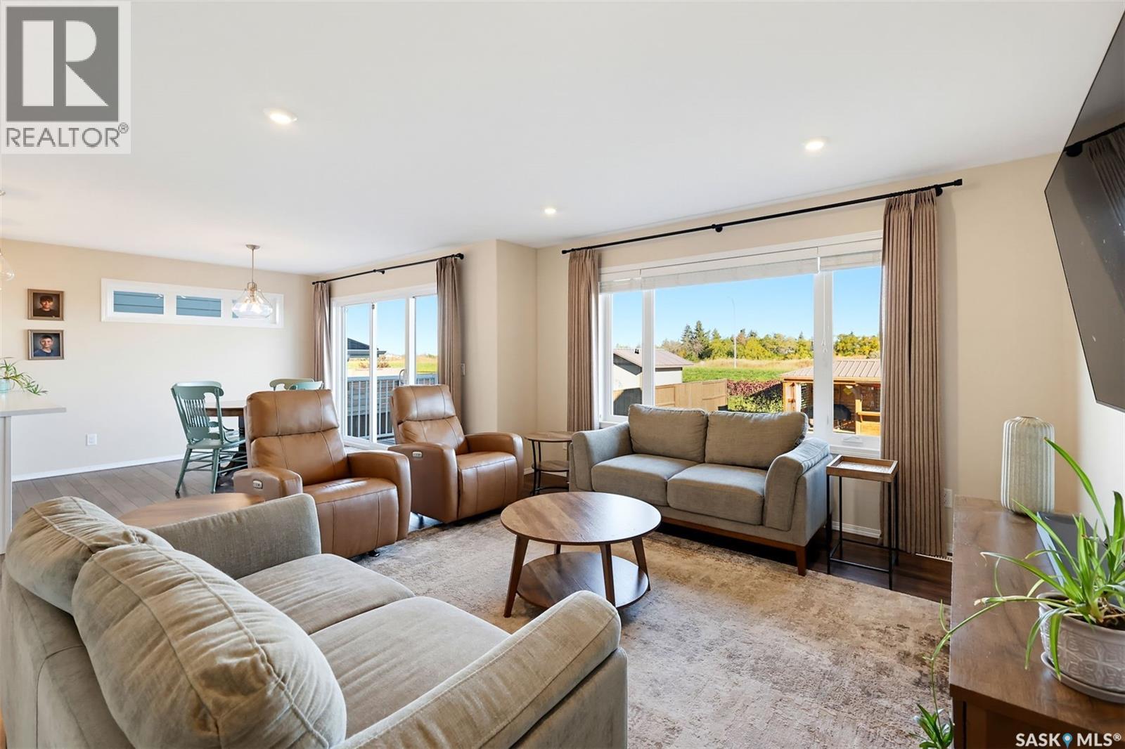 263 Eaton Crescent Property Photo 7