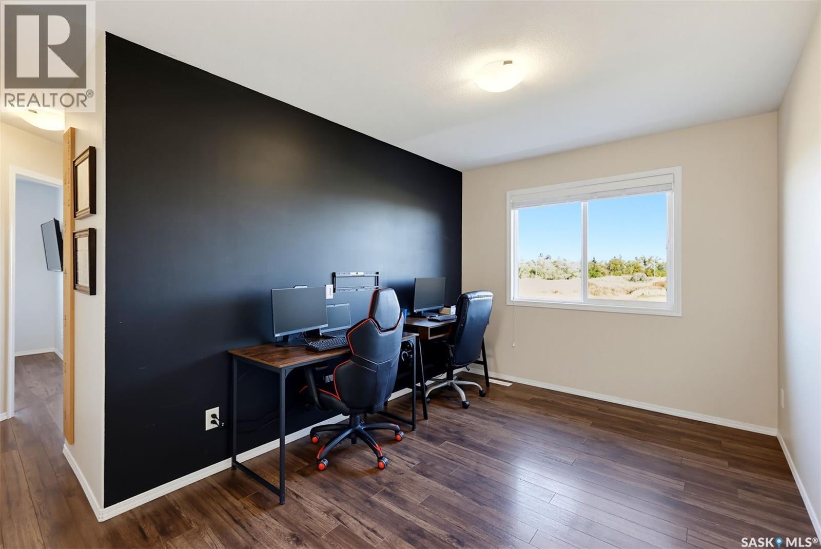 263 Eaton Crescent Property Photo 20