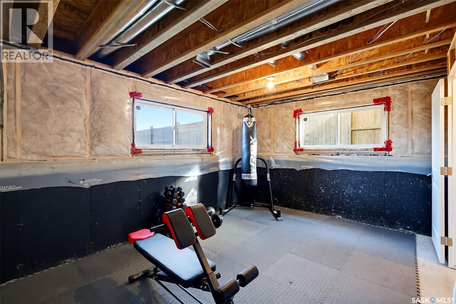 263 Eaton Crescent Property Photo 28