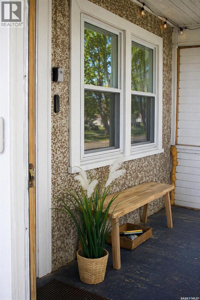 345 2nd Street W Property Photo 2
