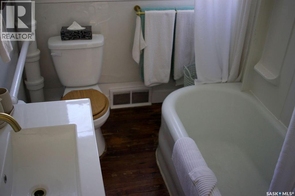 345 2nd Street W Property Photo 9