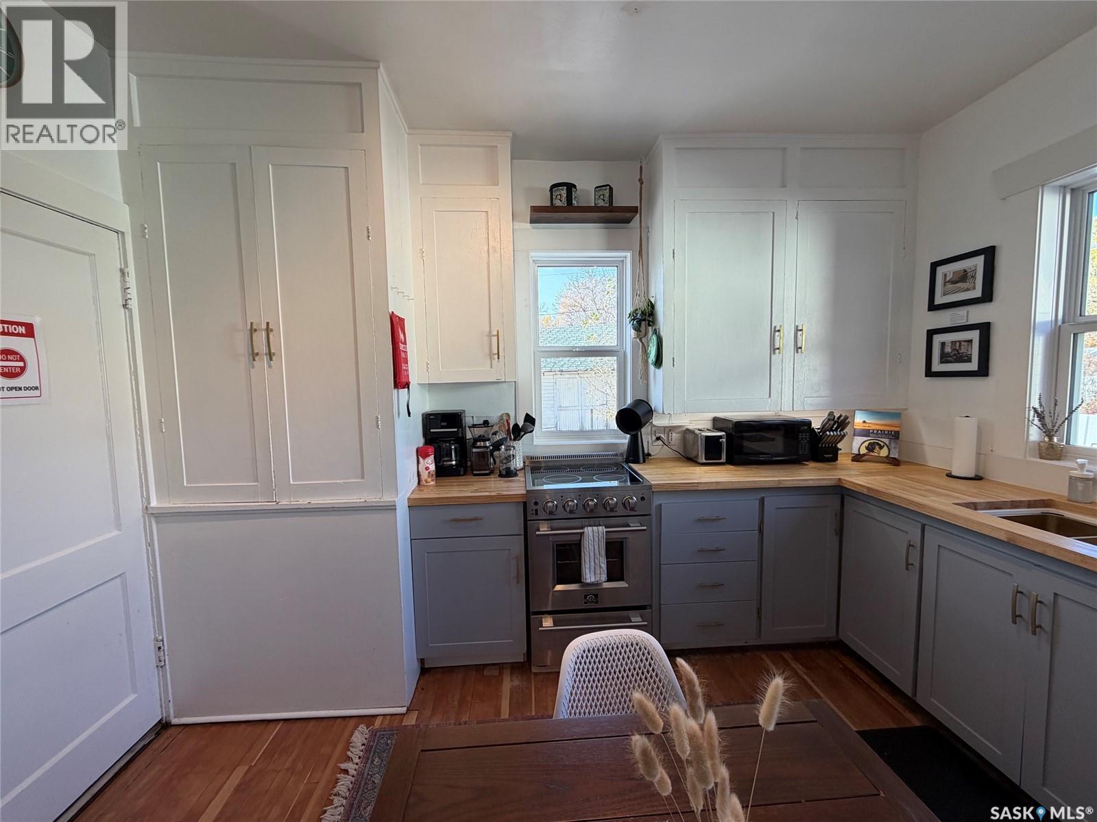 345 2nd Street W Property Photo 13