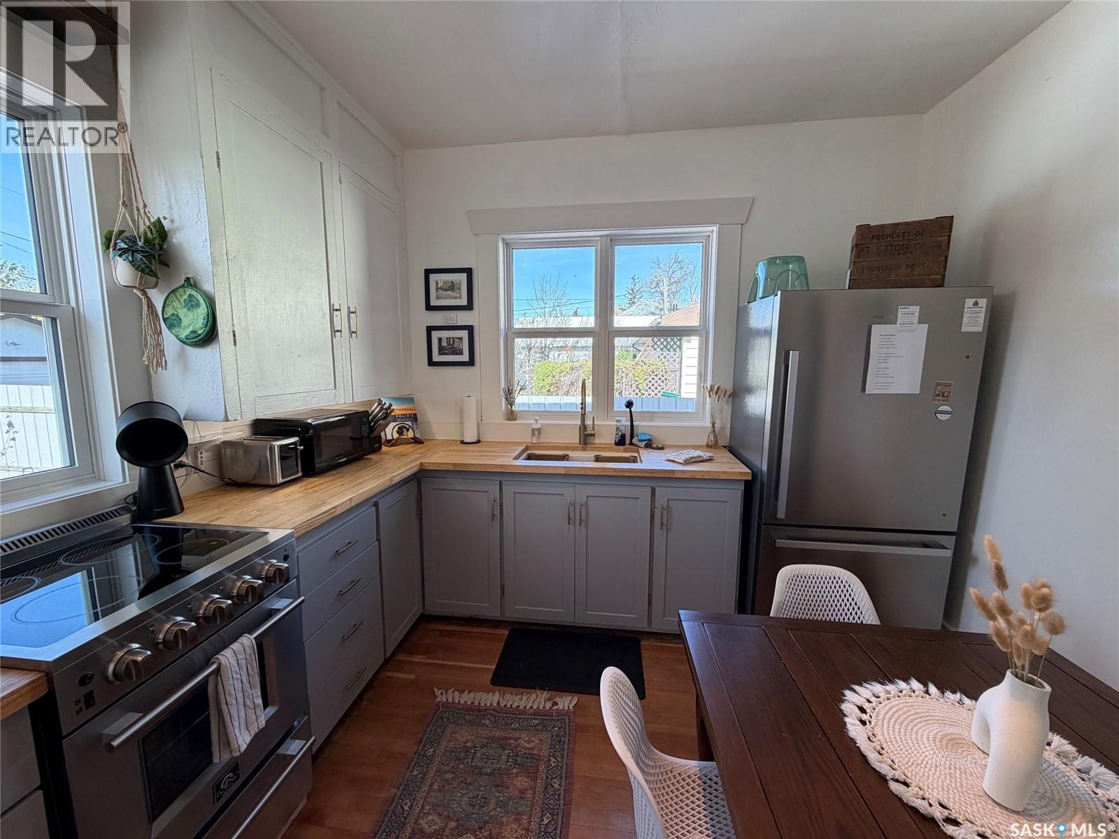 345 2nd Street W Property Photo 14