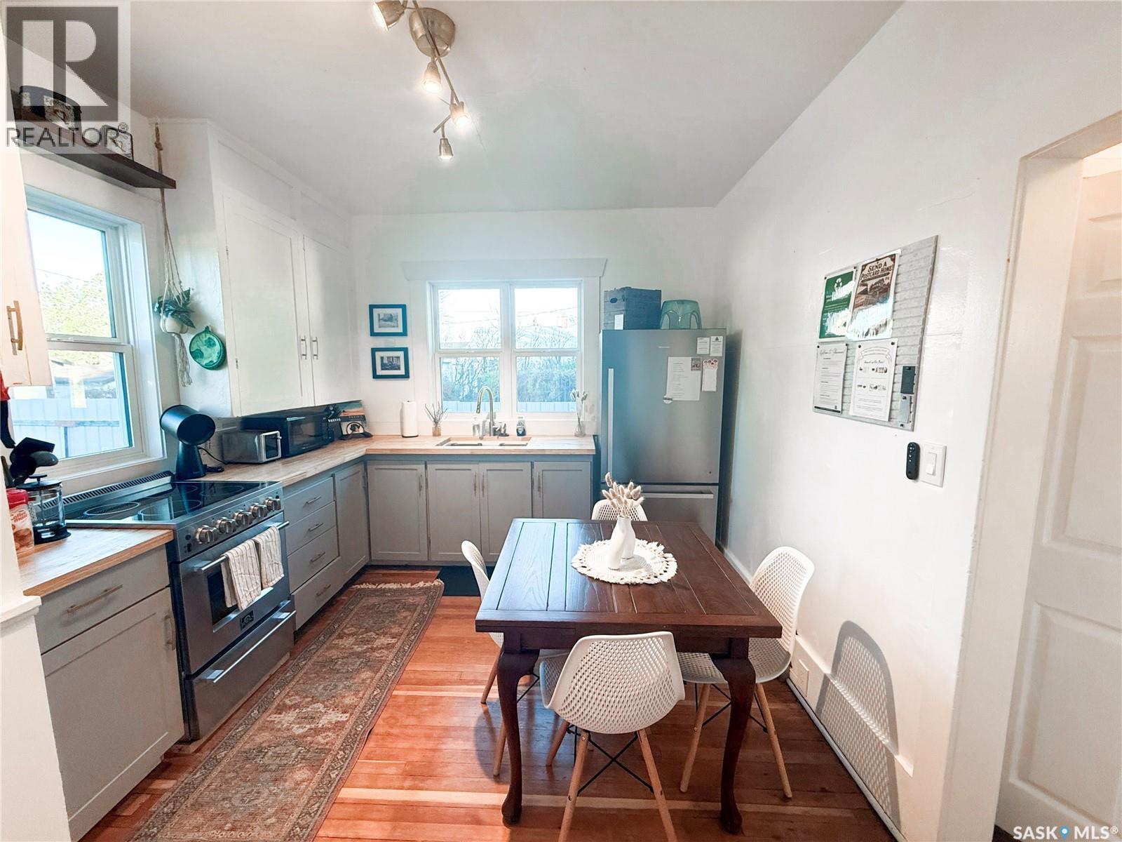 345 2nd Street W Property Photo 21