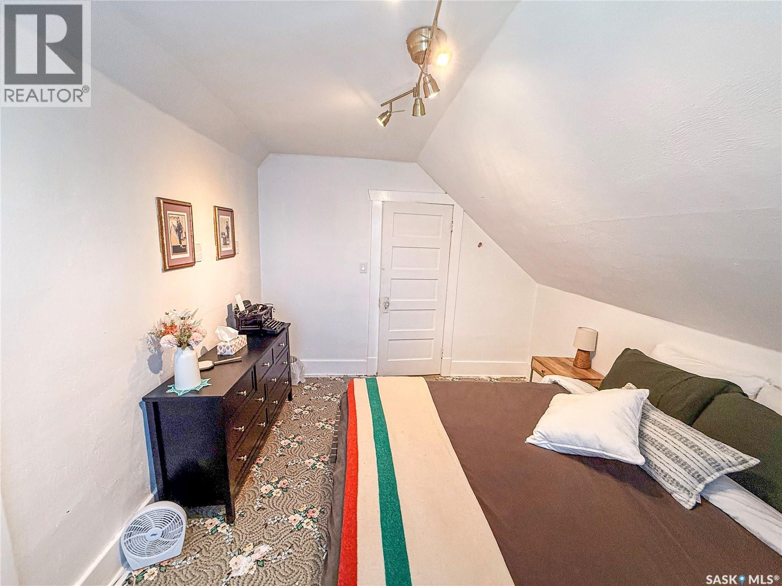 345 2nd Street W Property Photo 33