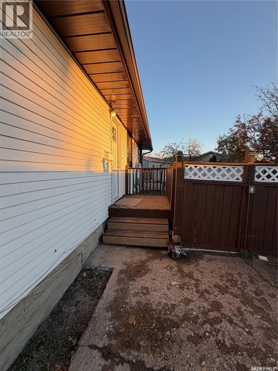 713 Birch Crescent Property Photo 3