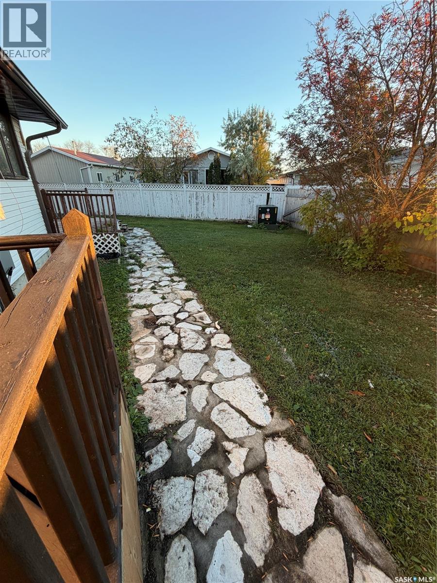 713 Birch Crescent Property Photo 4