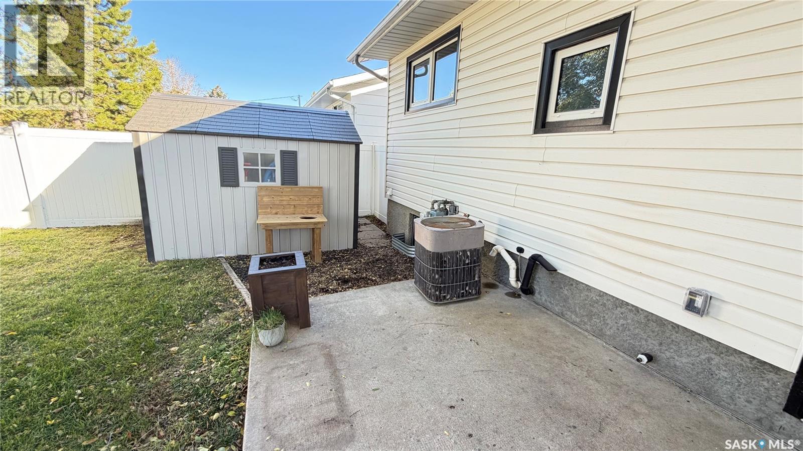 735 Jasper Street Property Photo 2