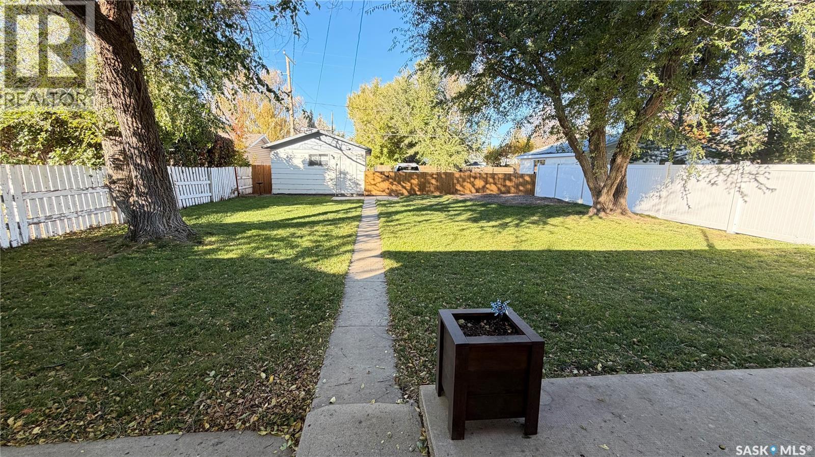 735 Jasper Street Property Photo 3