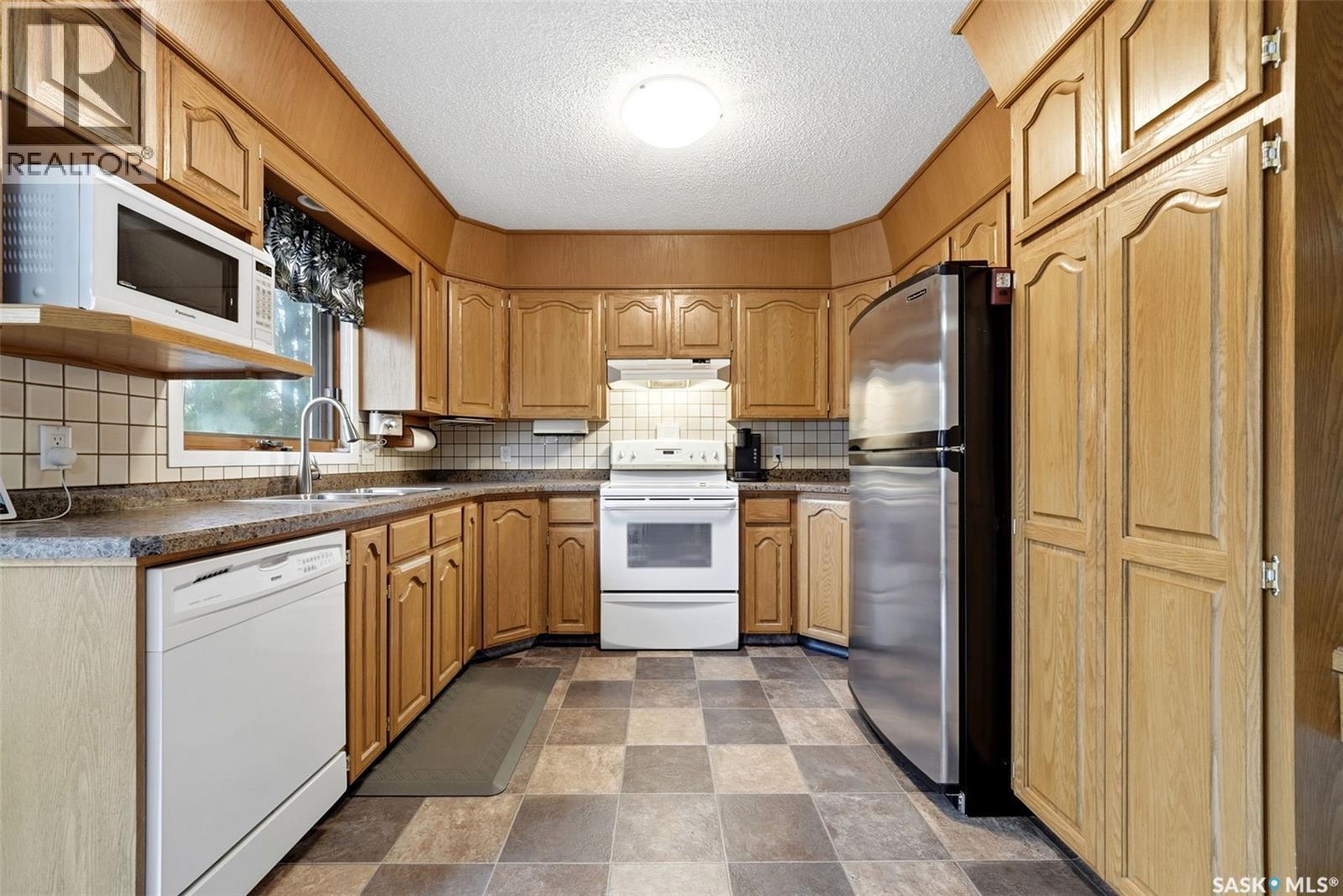 2310 Mclurg Crescent Property Photo 8