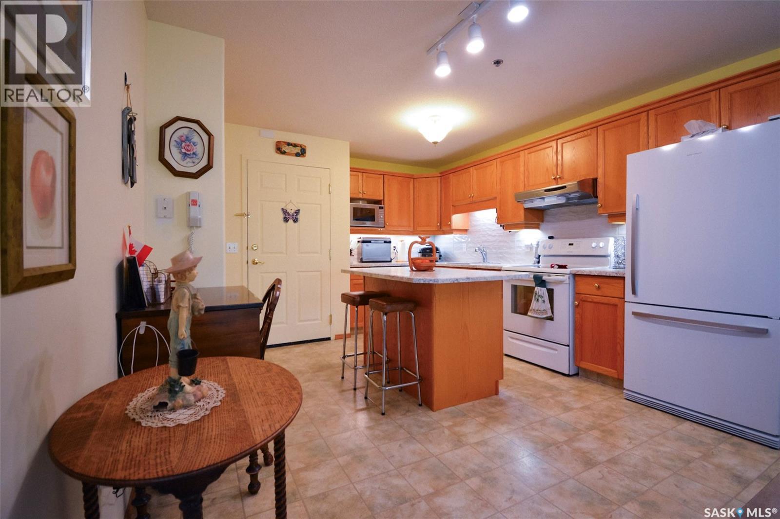 206 100 5th Avenue Property Photo 6