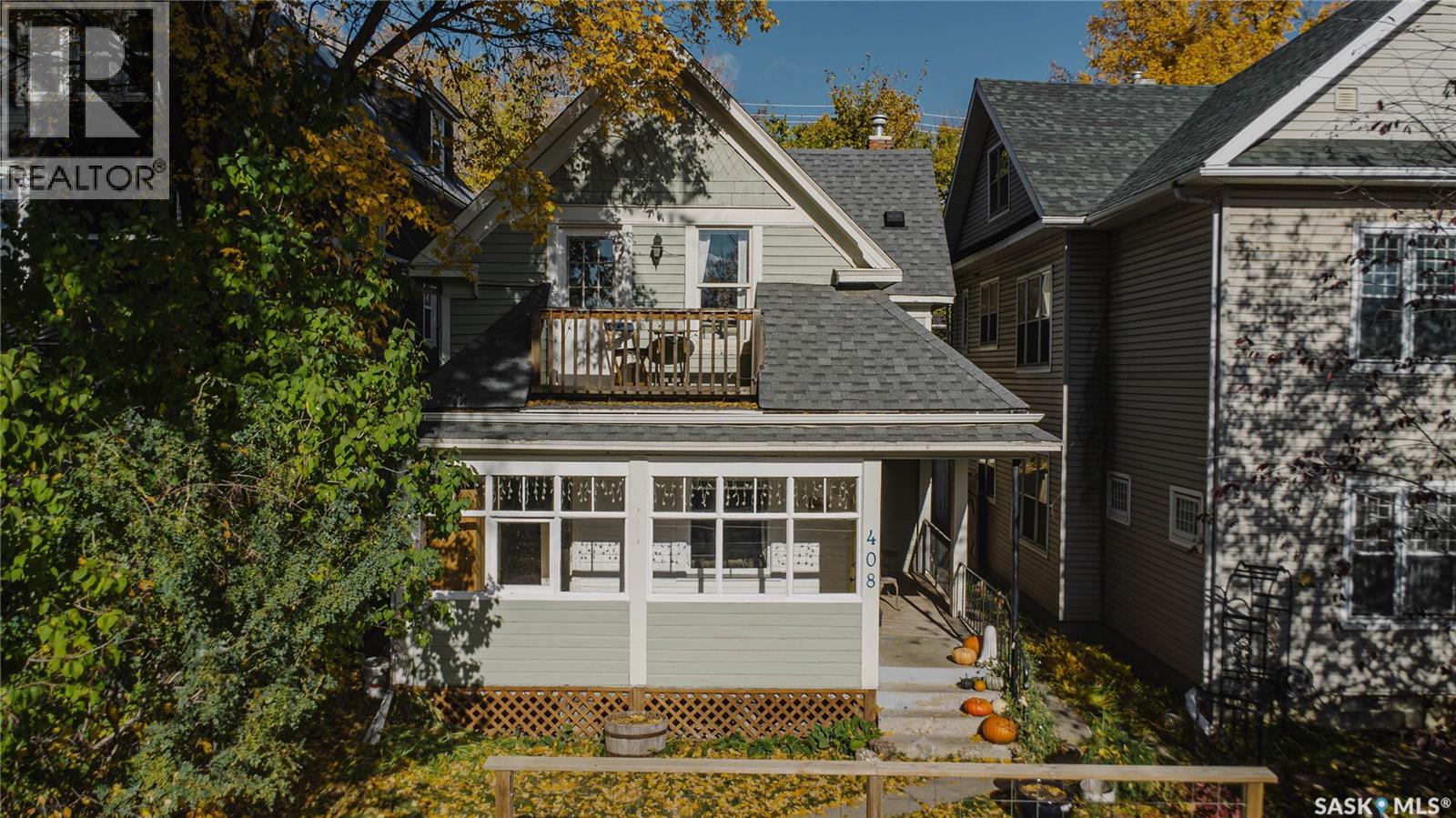 408 25th STREET W Property Photo 1
