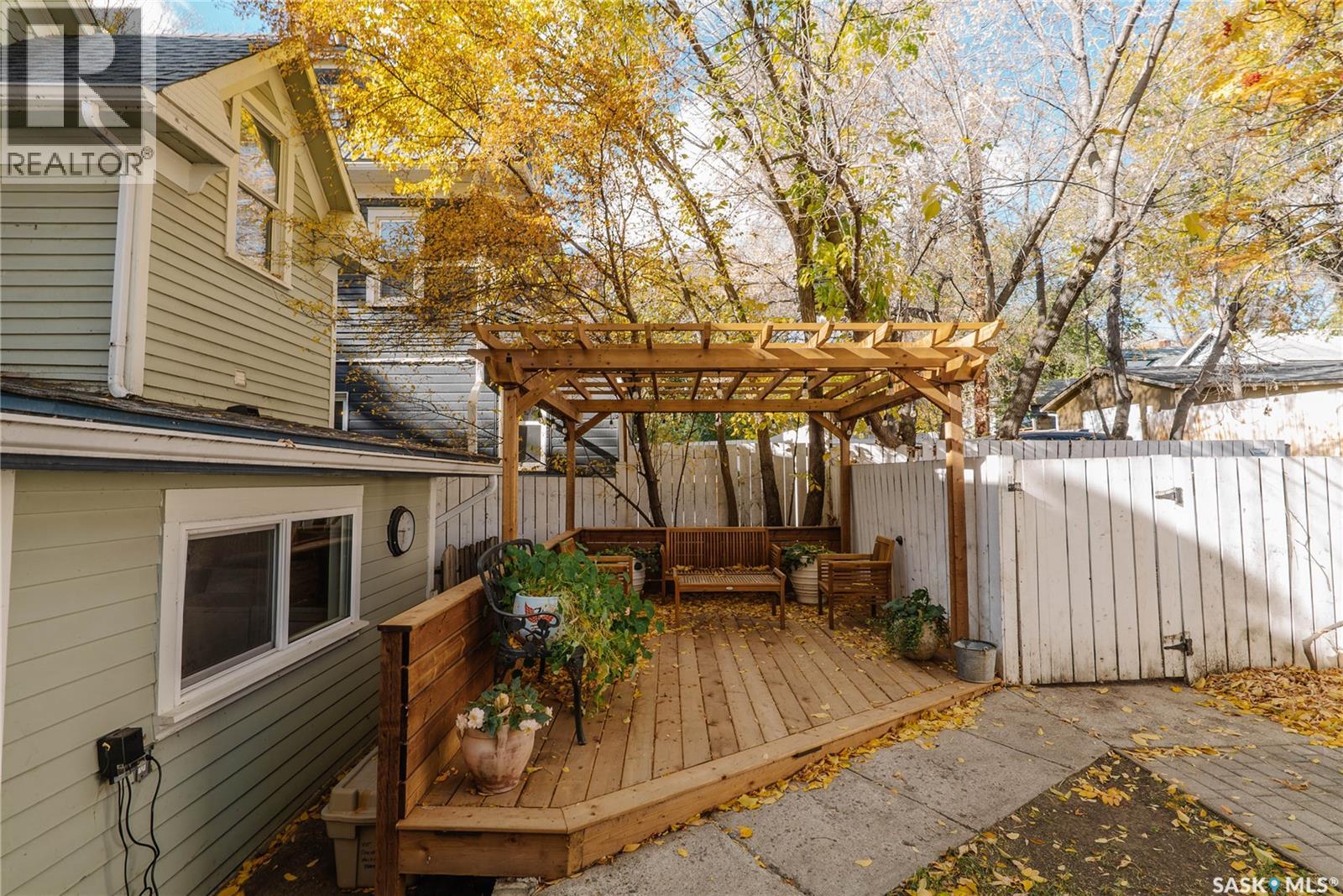 408 25th Street W Property Photo 2