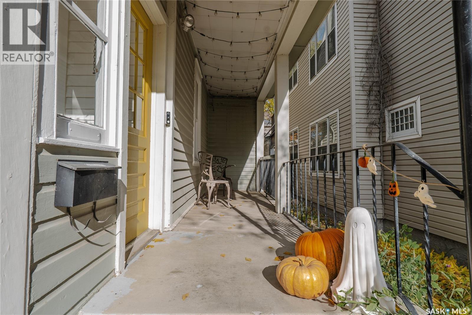 408 25th Street W Property Photo 7