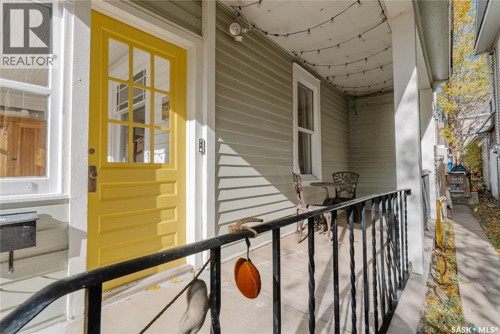 408 25th Street W Property Photo 8