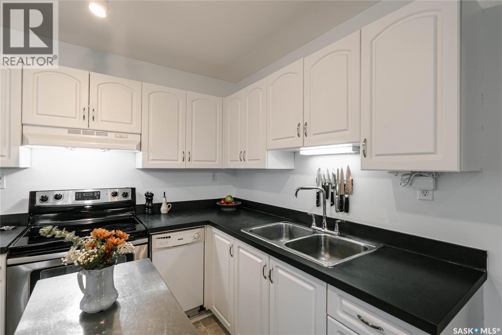 408 25th Street W Property Photo 22