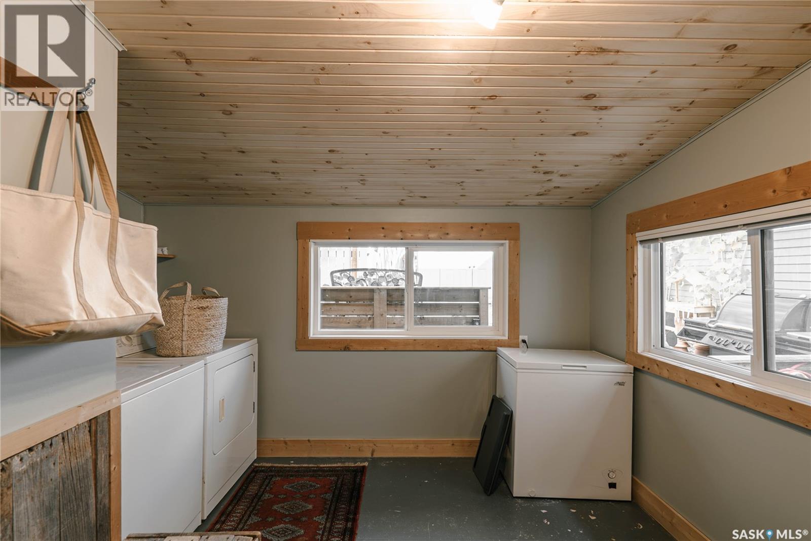 408 25th Street W Property Photo 27