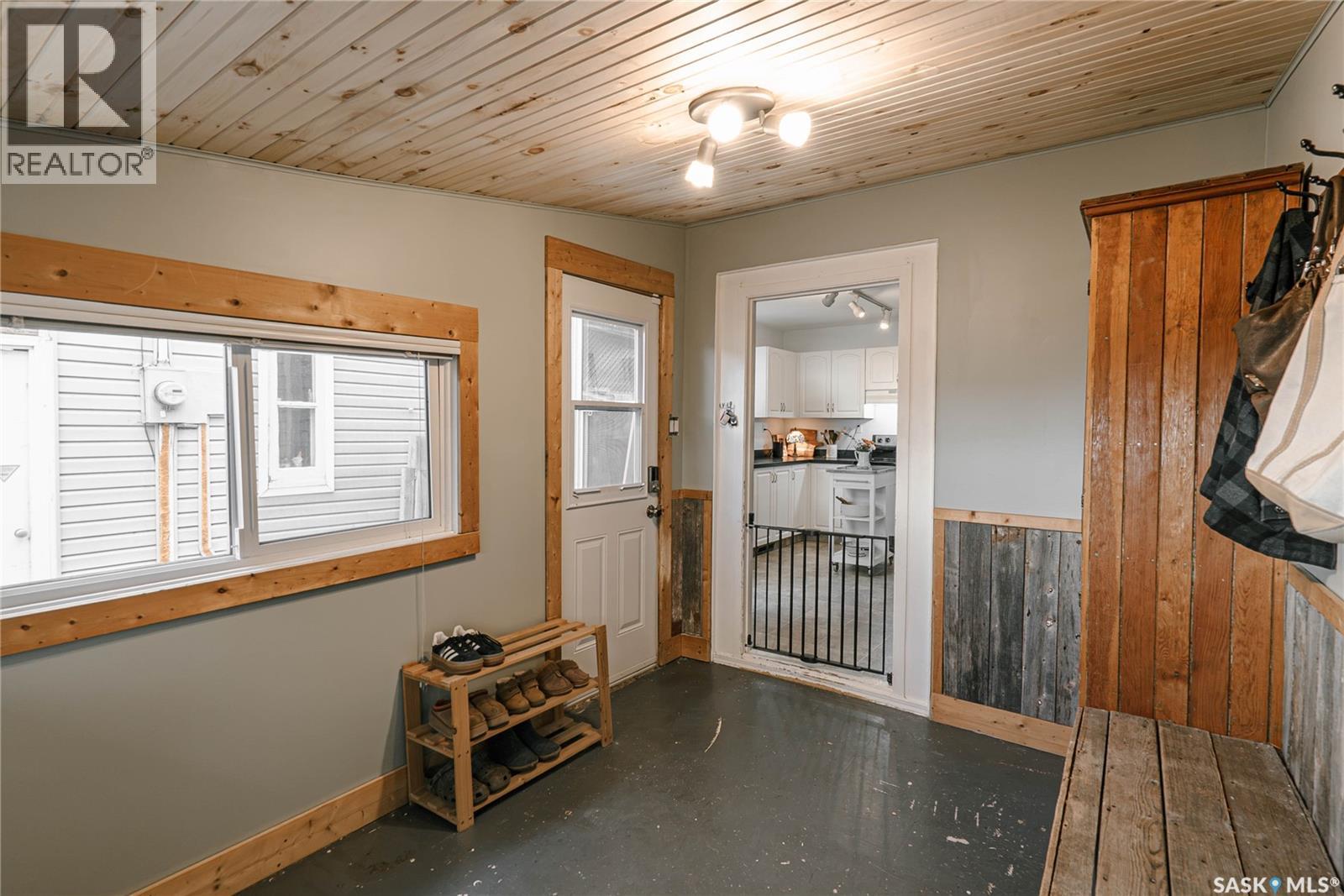 408 25th Street W Property Photo 28