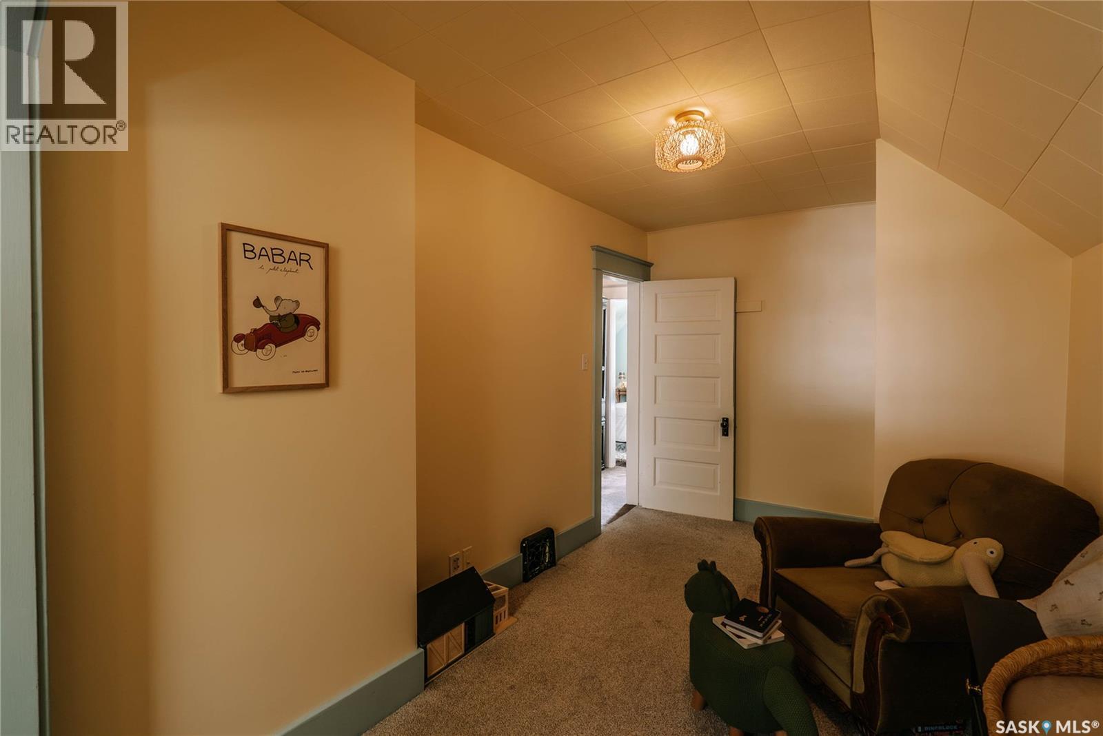 408 25th Street W Property Photo 37