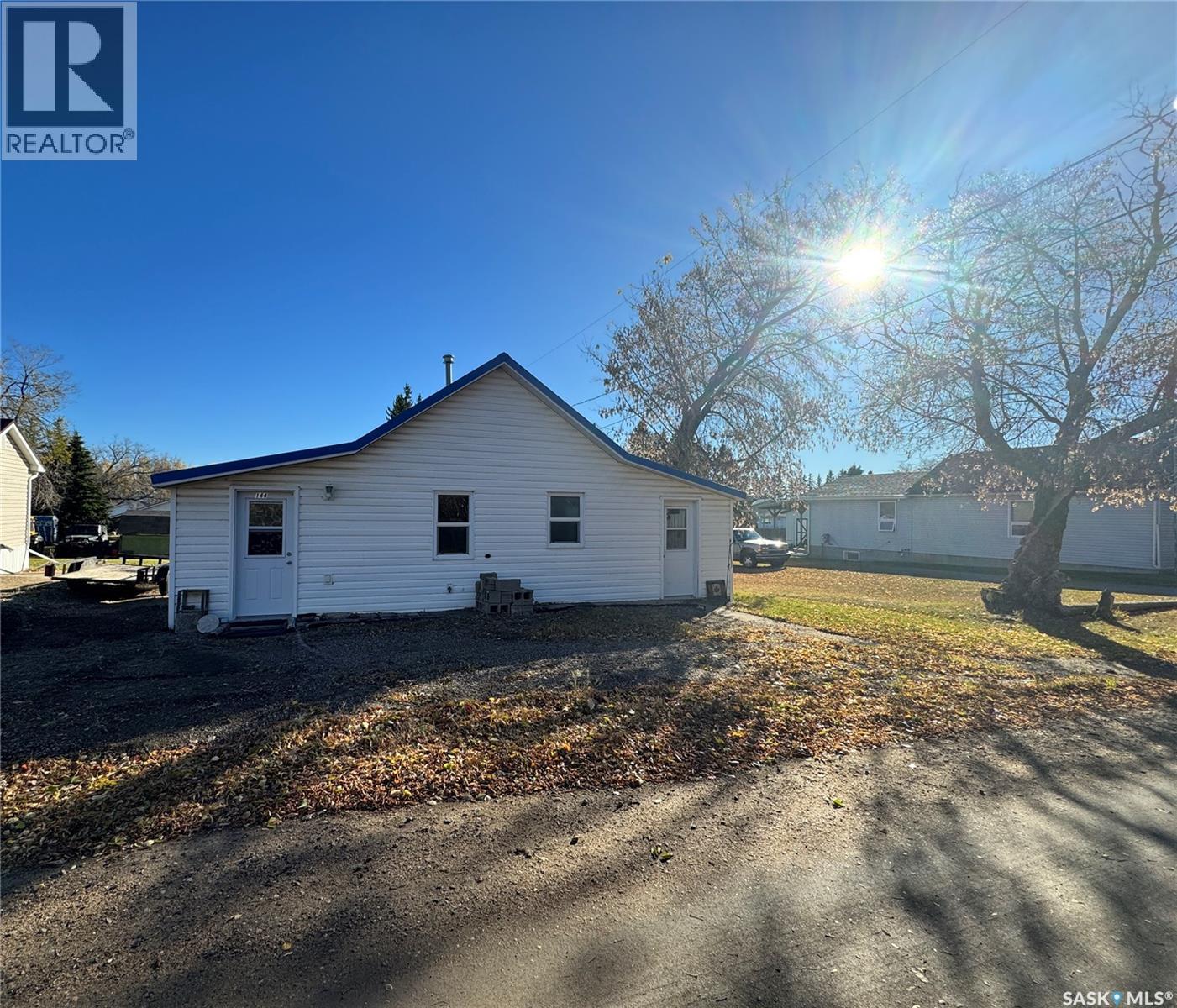 144 3 Street E Property Photo 1