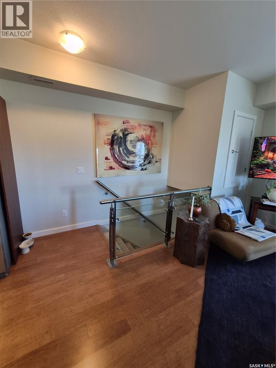 1702 1015 Patrick Crescent Property Photo 3