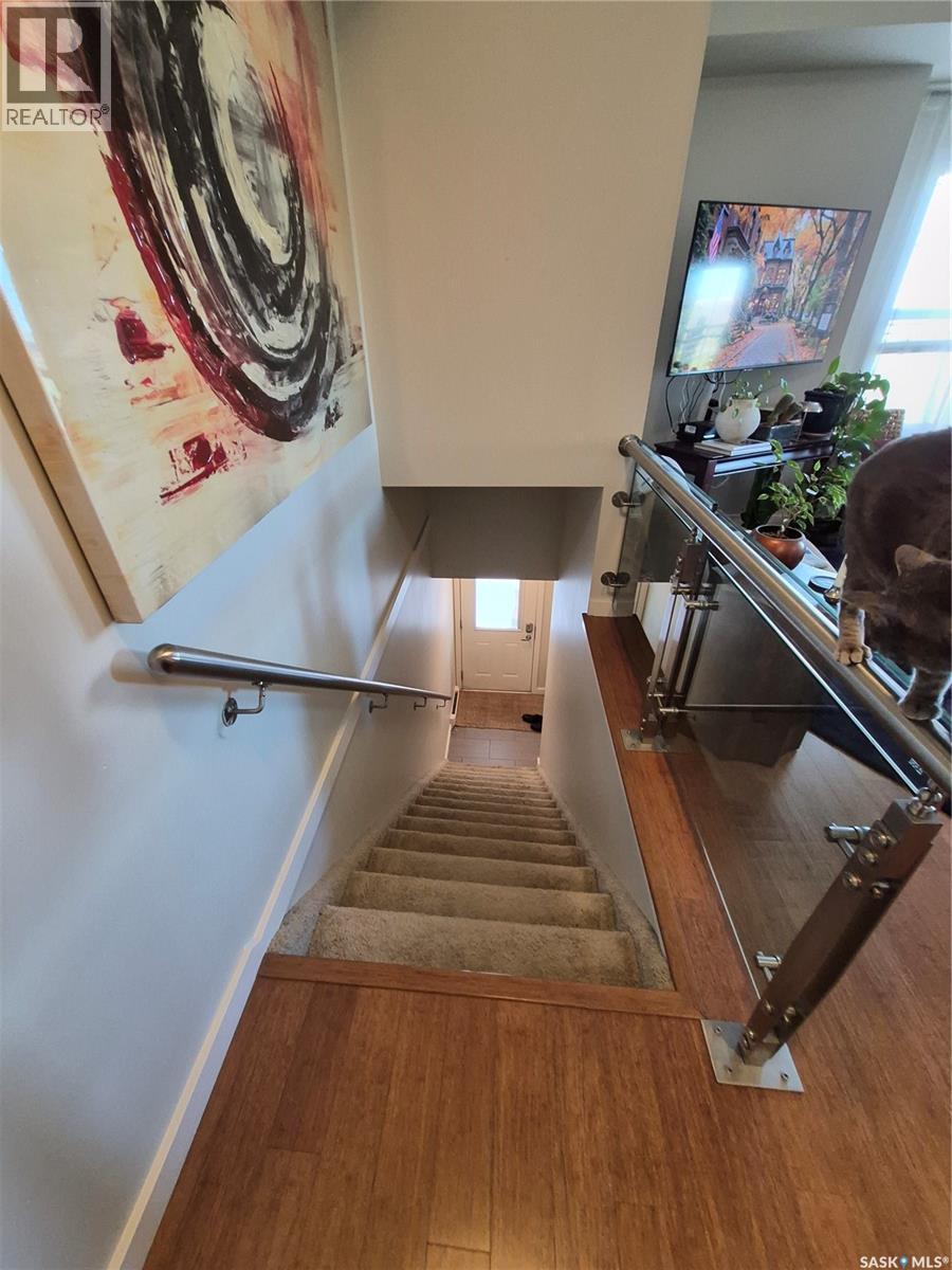 1702 1015 Patrick Crescent Property Photo 4