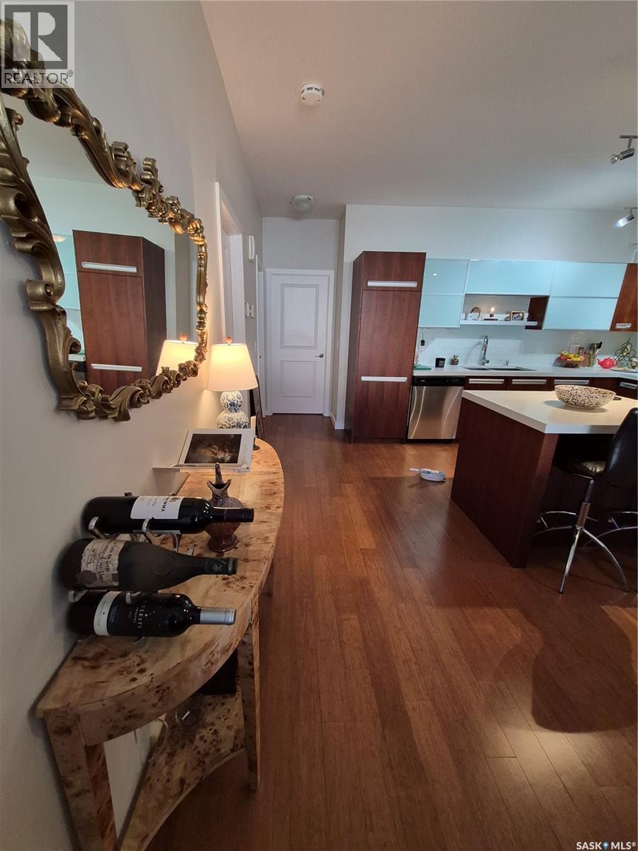 1702 1015 Patrick Crescent Property Photo 5