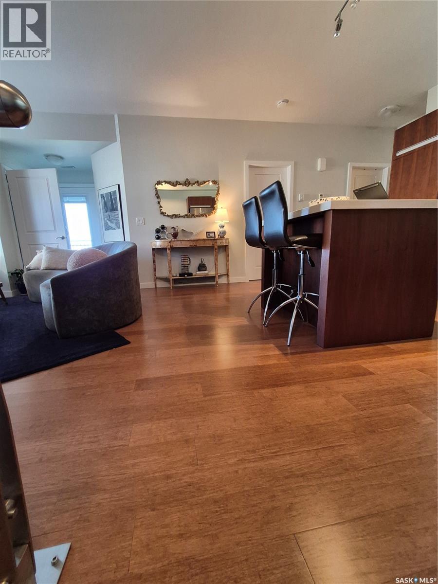 1702 1015 Patrick Crescent Property Photo 6