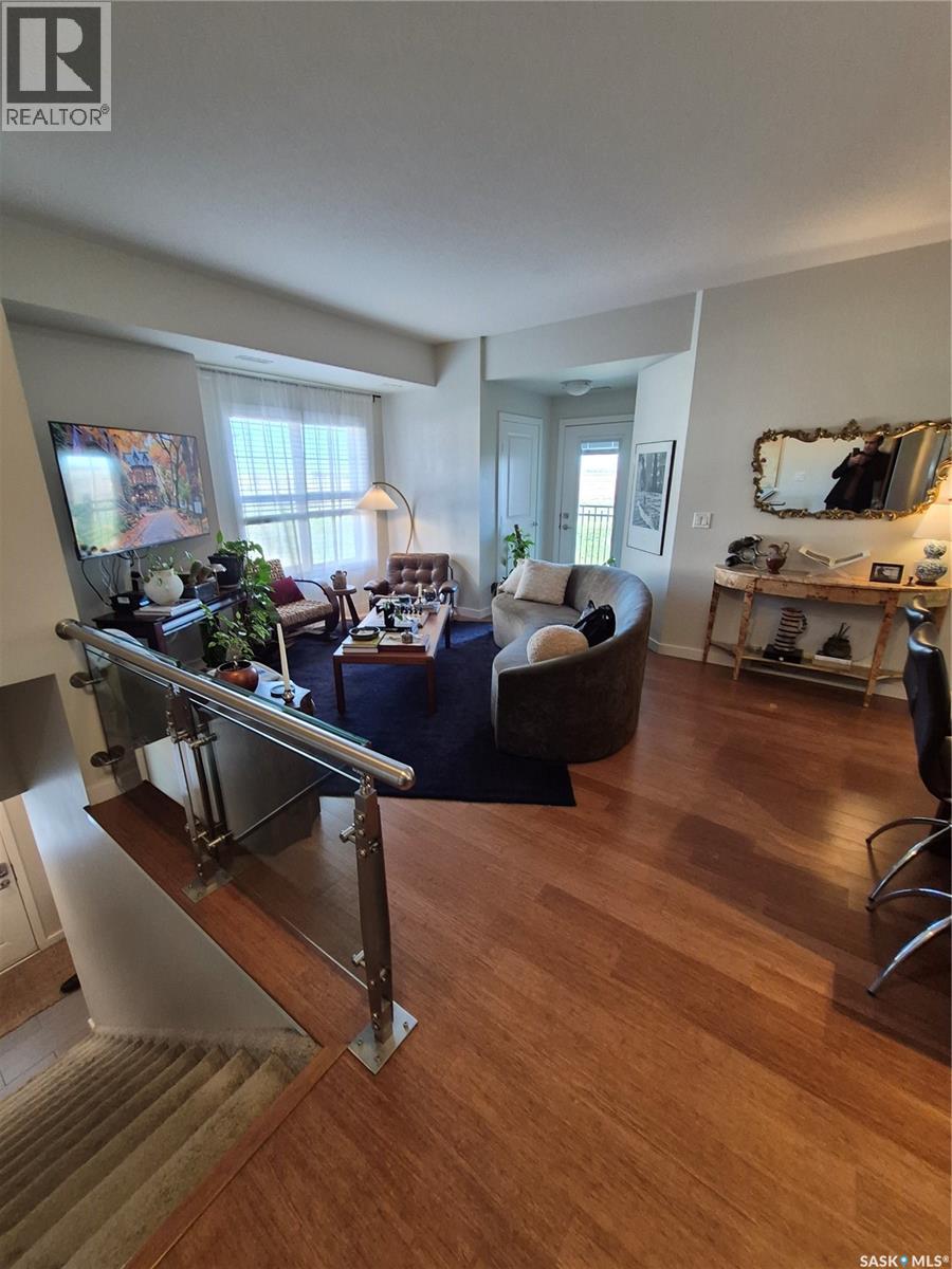 1702 1015 Patrick Crescent Property Photo 7
