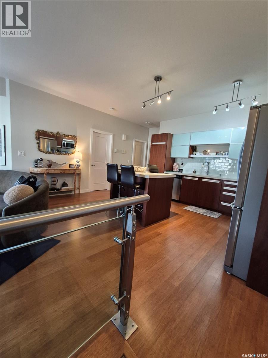 1702 1015 Patrick Crescent Property Photo 8
