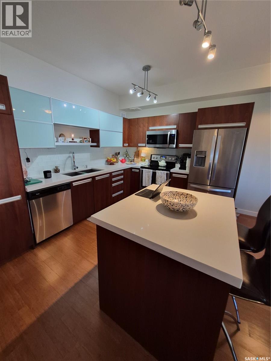 1702 1015 Patrick Crescent Property Photo 9