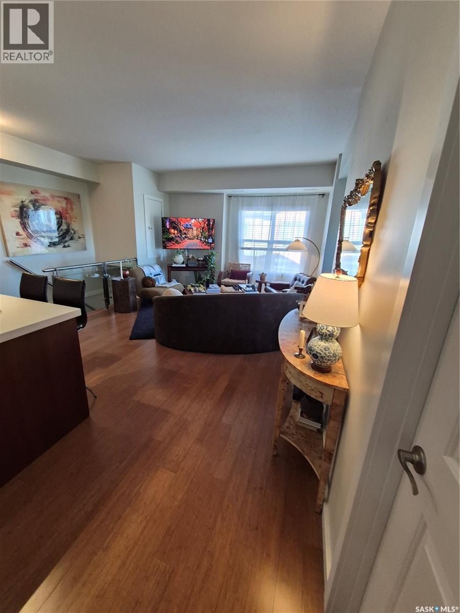 1702 1015 Patrick Crescent Property Photo 10