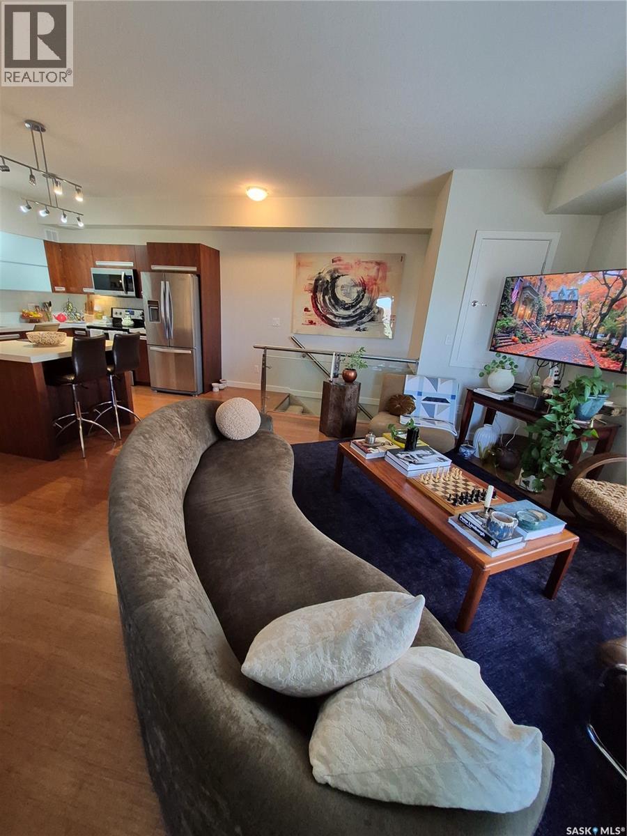 1702 1015 Patrick Crescent Property Photo 12
