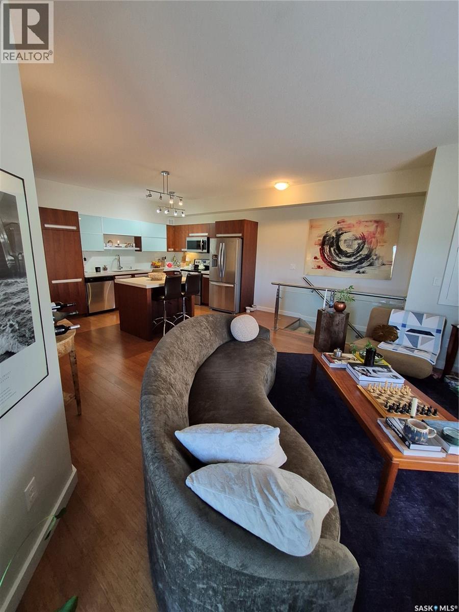 1702 1015 Patrick Crescent Property Photo 13