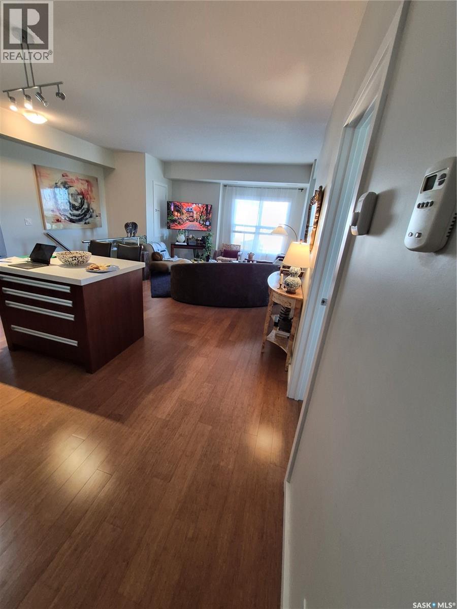 1702 1015 Patrick Crescent Property Photo 15