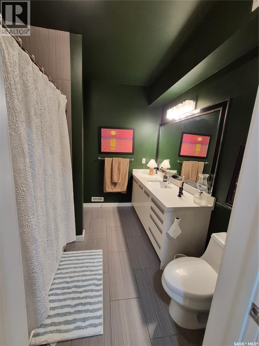 1702 1015 Patrick Crescent Property Photo 16
