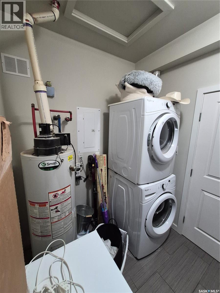 1702 1015 Patrick Crescent Property Photo 17