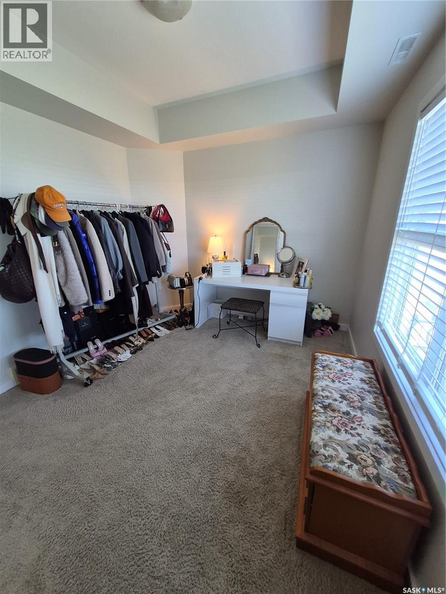 1702 1015 Patrick Crescent Property Photo 20