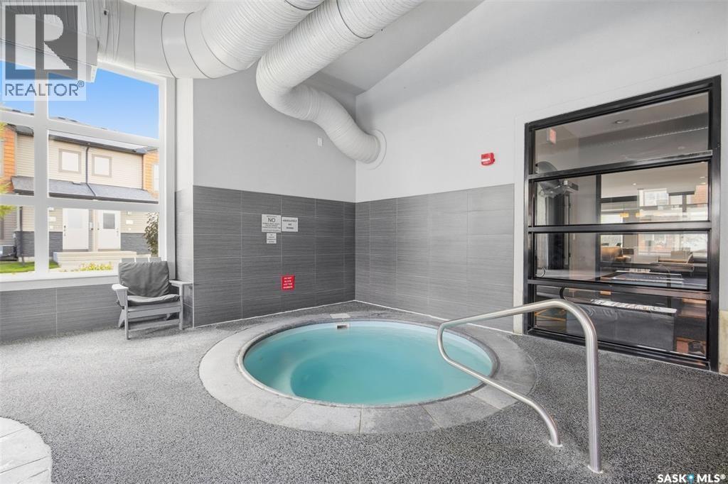 1702 1015 Patrick Crescent Property Photo 24