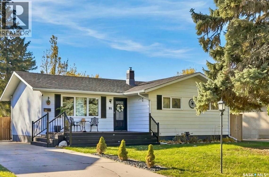 95 St Lawrence Crescent Property Photo 1