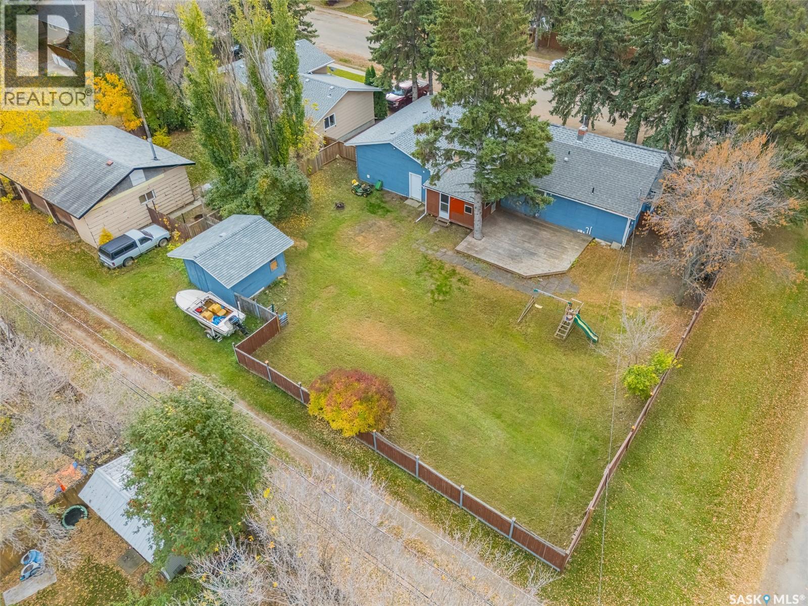 401 2nd Street E Property Photo 2