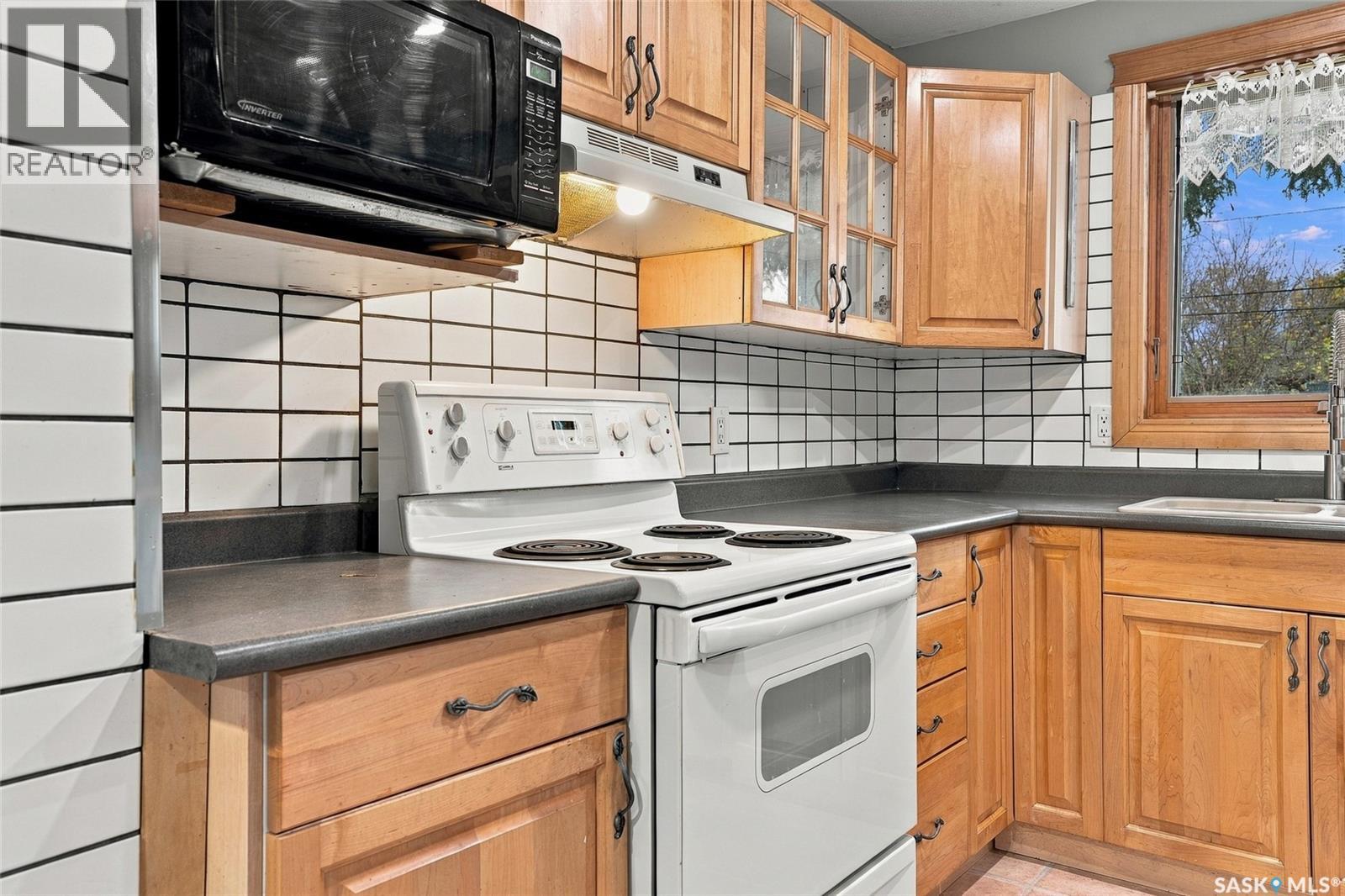 401 2nd Street E Property Photo 5